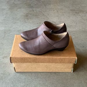 Ecco Dark Brown Wedged Slip-On Leather Ankle Zip-Up Booties Size 7.5 Womens